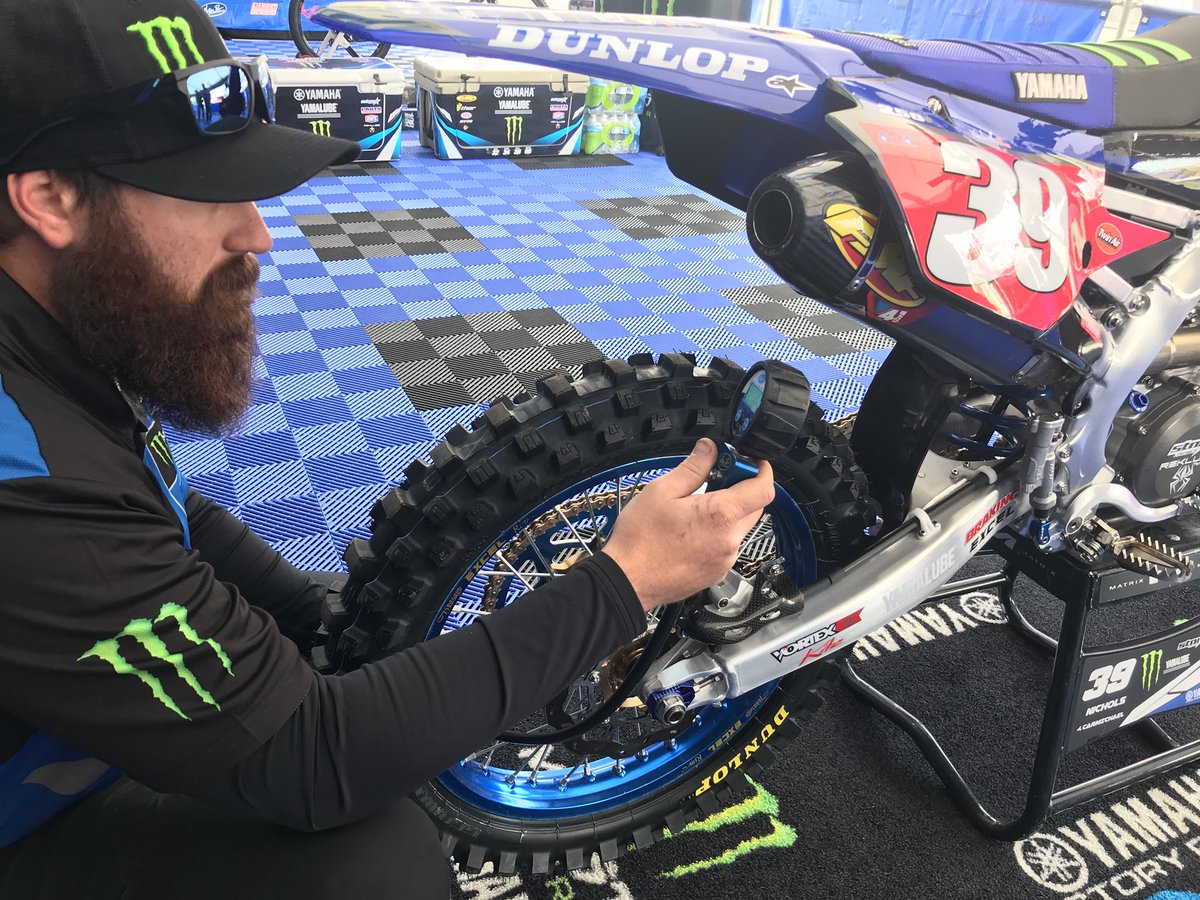 Motion_Pro's tweet image. Air Pressure ✔️ at @starracingyamaha with the Motion Pro Digital Tire Pressure Gauge!

#MotionPro
#BuildingChampions
#STARYamaha
#DropTheGate