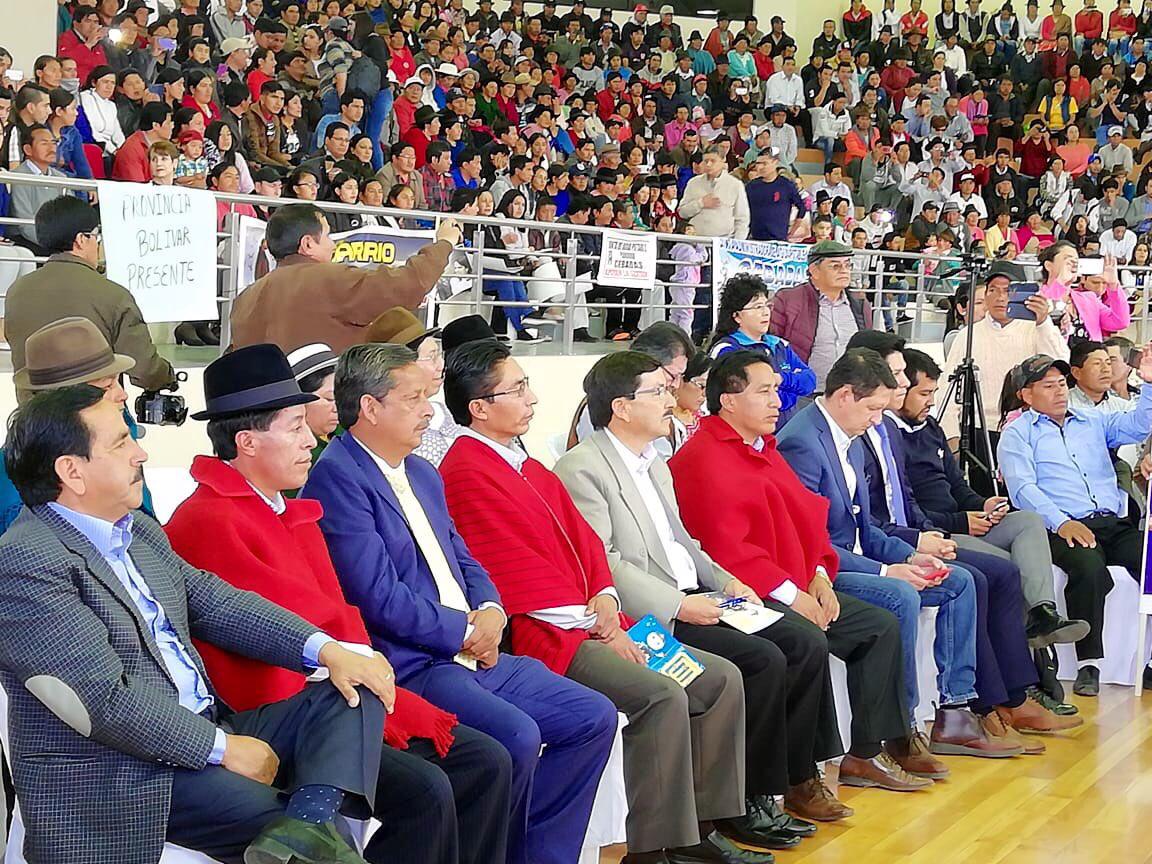 GoberTungurahua's tweet photo. #EnEsteMomento| Se lleva a cabo en la ciudad de #Ambato la firma de contratos de financiamiento del @BDEcuadorBP para obras de desarrollo, agua y saneamiento través de los GADS de Cotopaxi, Bolívar y Chimborazo. @jaromerotri77 #GobiernoEnAcción #AguaParaTodos https://t.co/OJG9kvEovn