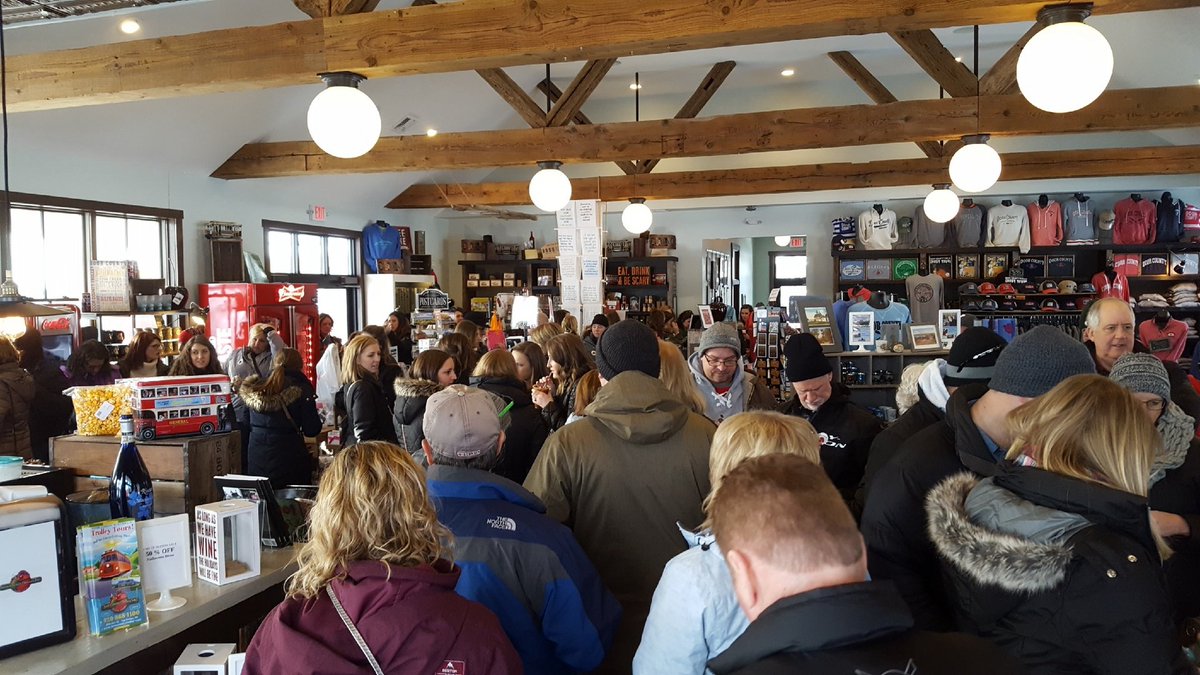 DCTrolley's tweet photo. Busy morning at the Trolley Station. 4 sold out tours today! #DoorCounty #Fun #Travek #TrolleyTime https://t.co/ZTAQkOpCYl
