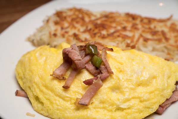 13CoinsSeattle's tweet photo. Saturday mornings that begin with a fluffy, three egg omelette, a savory filling of ham and cheese, and accompanied with golden hash browns. The recipe for a delicious start to the weekend. Which of our nine omelettes are you craving?π΄#SeattleFood #SeattleBreakfast #EatSeattle https://t.co/EMlpfd9MXT