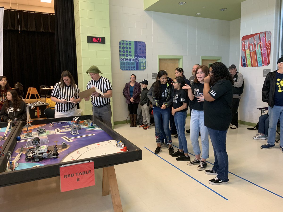 MrsFlowers_3009's tweet photo. It’s goooooo time!! Let’s do this! #robotics #databots #datanauts #DATAdoes @McKs_PIT @i_r_bookworm @firstlegoleague @dataedwhite https://t.co/Ii7jYptC1R