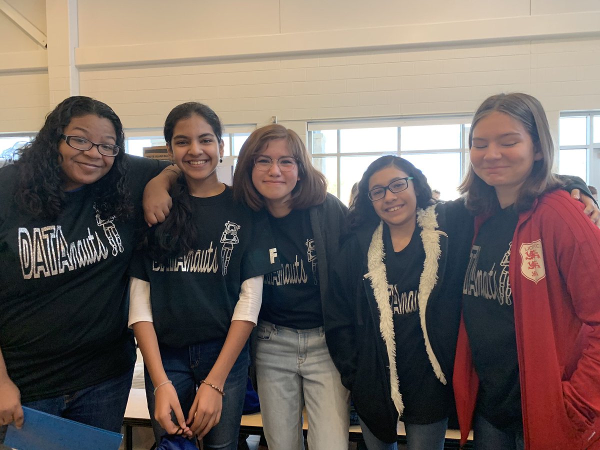 MrsFlowers_3009's tweet photo. It’s goooooo time!! Let’s do this! #robotics #databots #datanauts #DATAdoes @McKs_PIT @i_r_bookworm @firstlegoleague @dataedwhite https://t.co/Ii7jYptC1R