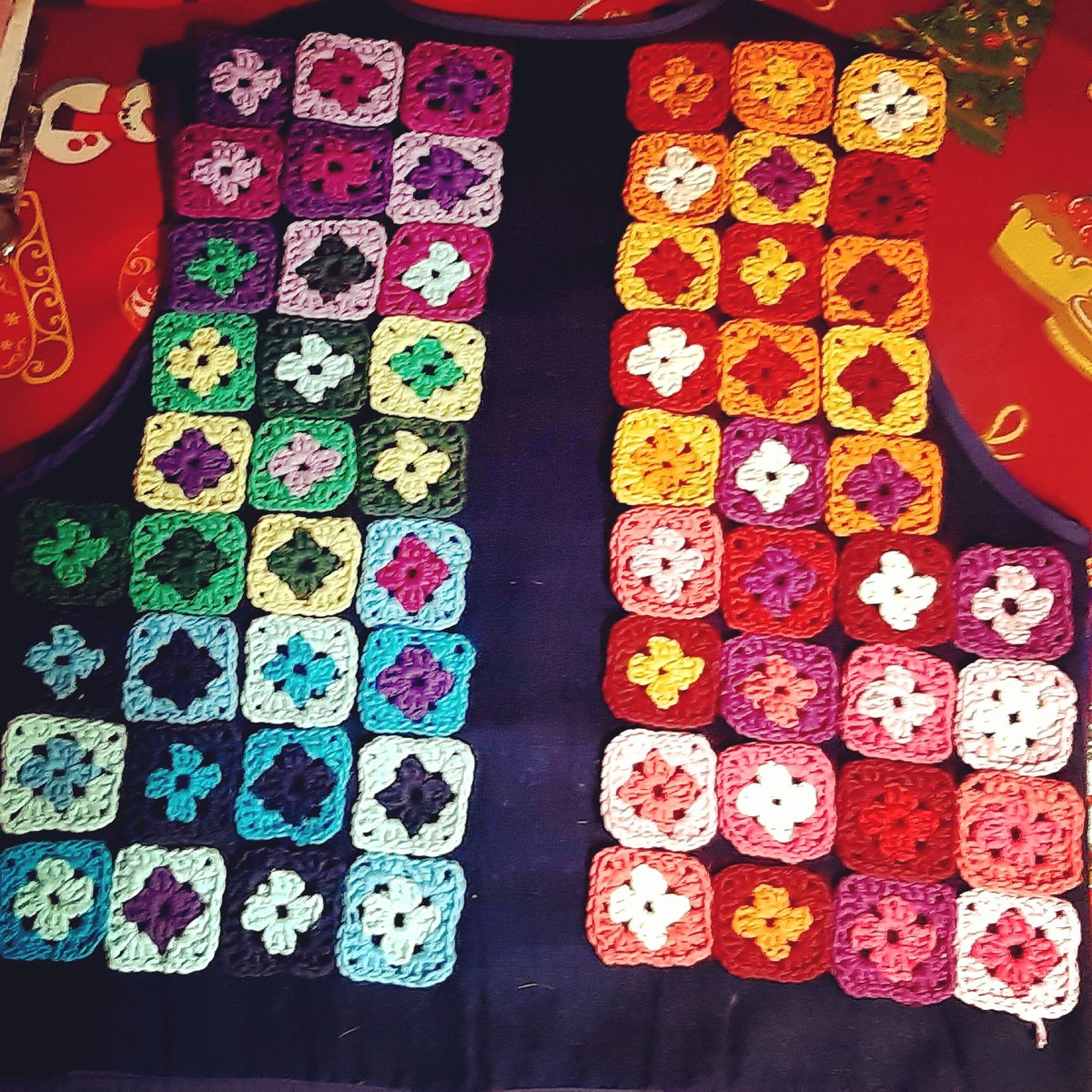 cuca_72's tweet image. And this is the #frontside on my #project, ready to #sew ... SO NERVOUS &amp;amp; PROUD !!!! #yarn #square #grannysquares #crochet #crochetaddict #crochetaddiction #crochetinstagram #granny #colours #hobby