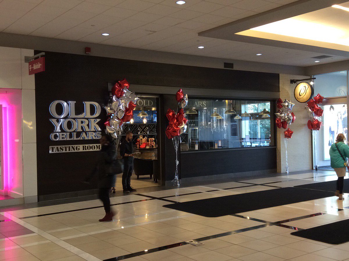 OldYorkCellars's tweet photo. Its #GrandOpening time @QBMall today  @TheFlyingPieGuy is here til 2 with #AustraliaDay Meat Pies @petegenovese @NjFoods https://t.co/ryuM0QdFIu
