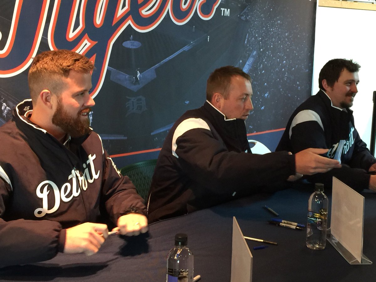 cyoung8591's tweet photo. Autograph time at #TigerFest!
Having fun @ComericaPark with Buck Farmer, Jordan Zimmerman, & Blaine Hardy
#Detroit
#DetroitTigers
#HopingforSpring https://t.co/8MH0BiEVMA