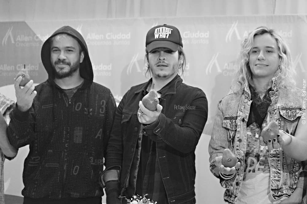 romysalazar10's tweet photo. @AIRBAGoficial @GastonSardelli @GuidoAIRBAG Conferencia de Prensa #Pera2019 #AirbagenAllen #phromysalazar https://t.co/SfkmB8KHz1