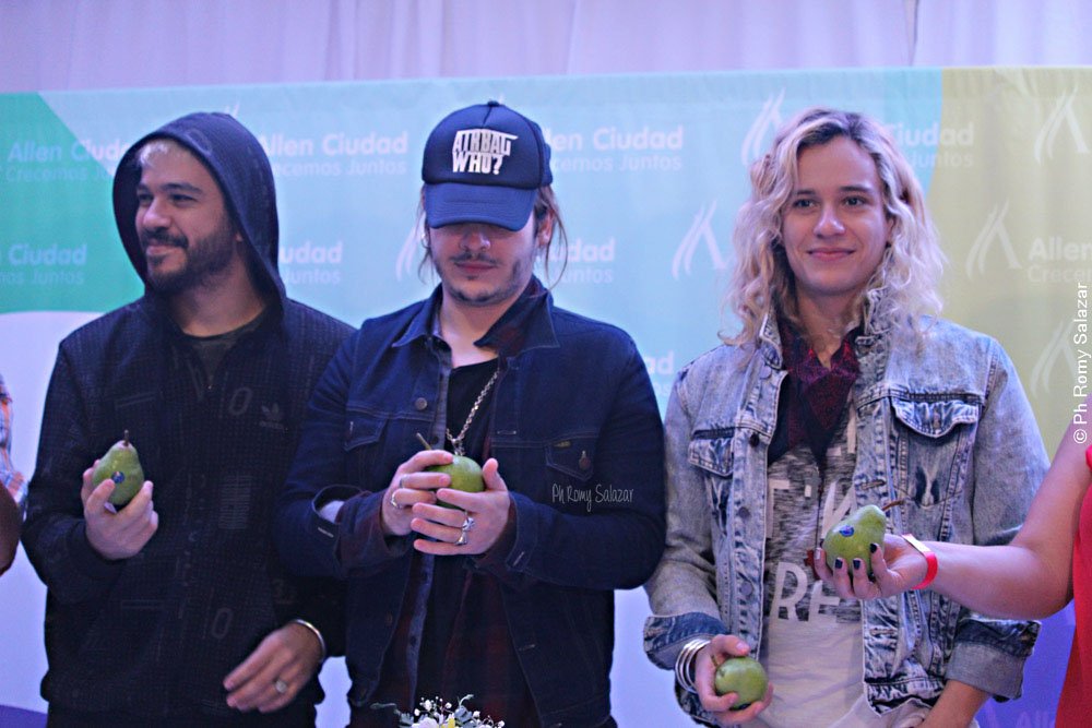 romysalazar10's tweet photo. @AIRBAGoficial @GastonSardelli @GuidoAIRBAG Conferencia de Prensa #Pera2019 #AirbagenAllen #phromysalazar https://t.co/SfkmB8KHz1