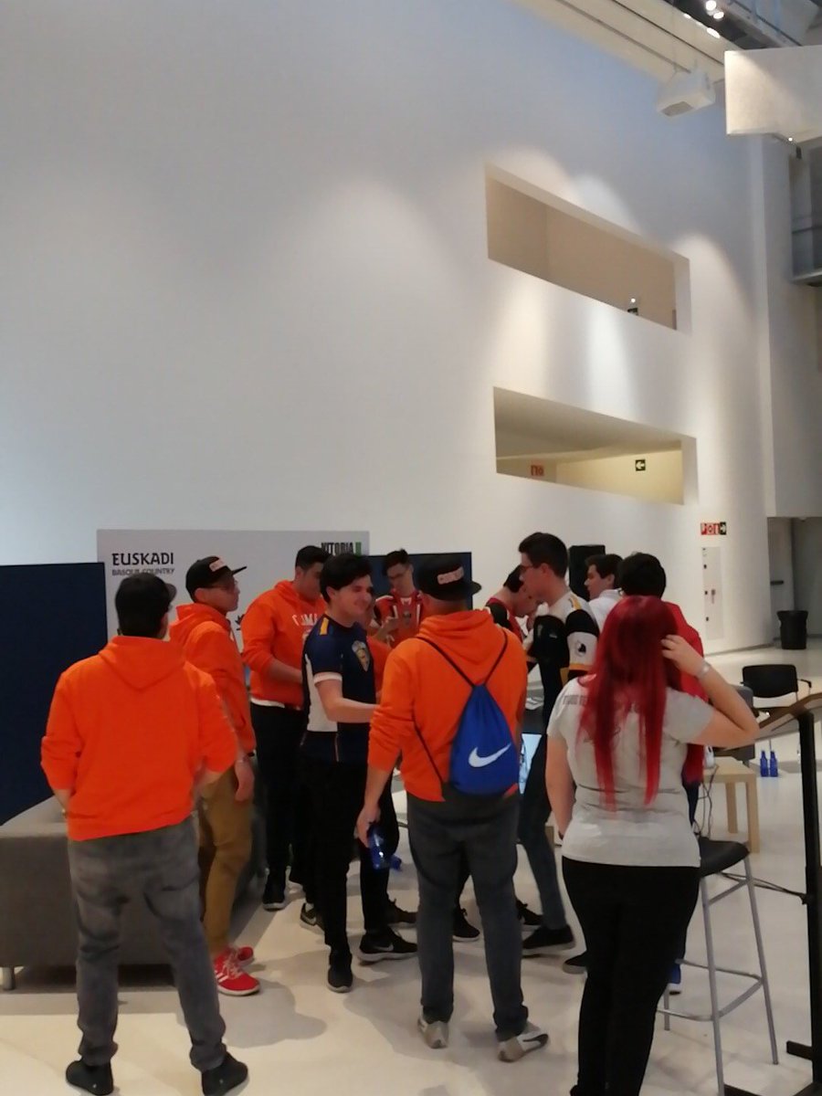 age_generation's tweet photo. Y @ArenaQuesitoGG de convierte en el campeón de la #CopaOGSeries @OGSeries_es

¡Enhorabuena! https://t.co/9EEYlZtHGP