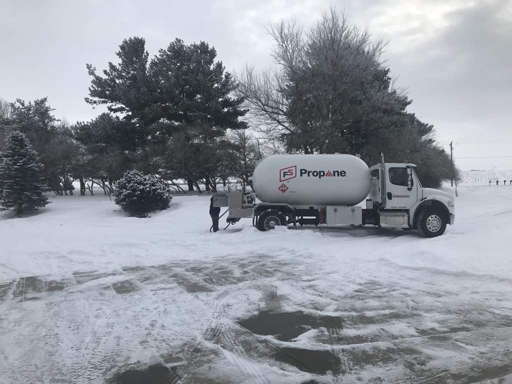 WentworthFarms's tweet photo. Saturday morning blowing snow and 10 degrees and David is keeping us warm! Thank you! @evergreenfsinc @Hoffman_Rob_W https://t.co/ZKMFCBwjnO