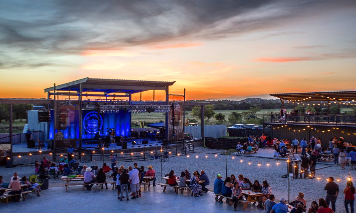 Nothing better than live music with Hill Country views 🎸🌅