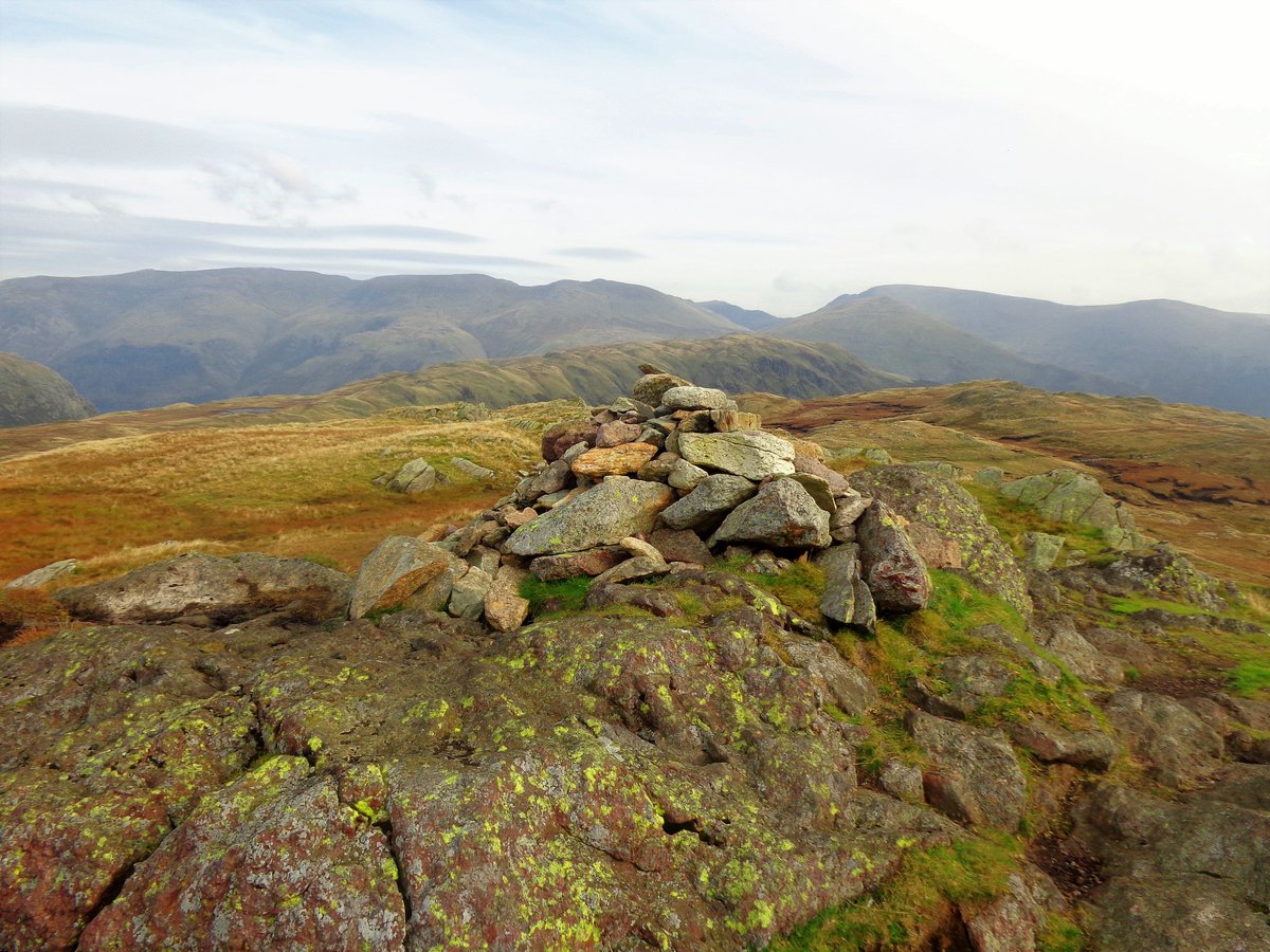 StanLeigh18's tweet photo. Continuing my alphabetic tour of #Lakeland - #BroomFell #Buckbarrow #BurnbankFell #CalfCrag
 
#Cairns come in all shapes and sizes - #BroomFell takes 1st prize in this set of 4 - just a few miles from home👍

@glocky9 @Wainwright_Pub  
@keswickbootco https://t.co/wIL3w84jGJ