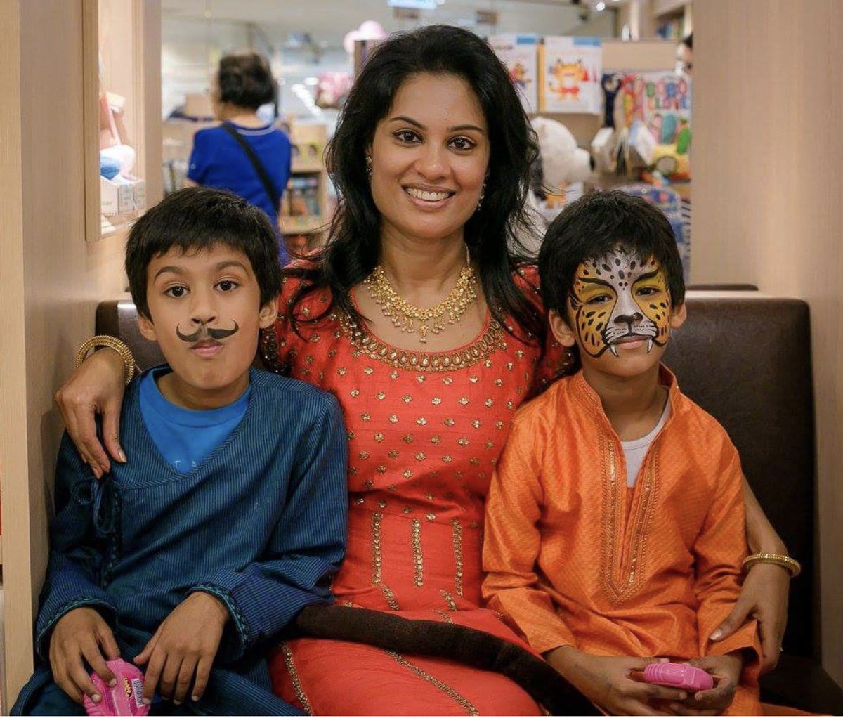 anitaondemand's tweet photo. Tunein 9-10am Sun 27th Jan'19 to #Chillweekends #Weekendbookshop on @943RadioOne #Mumbai #Delhi #Bangalore as we are in conversation with #author @BhaktiMathur she's just launched her #newbook #Ammatakemeto #TheDargahofSalimChisti from @penguinrandom @PenguinIndia @PuffinBooks https://t.co/XIslBlRTHt