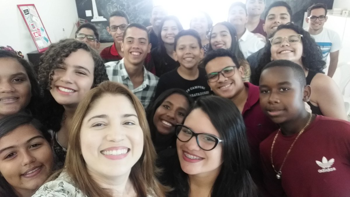Kellyfelix2777's tweet photo. E hoje nossa sala de Adoles da Central do Recife foi assim!! Hahah!! Tudo de bom.. compartilhamos a palavra.. e estudamos juntos a Lição de hoje que foi super legal!! Obrigada Professor Abimael e Débora pelo convite. Valeu.. até sábado que vem!! 😉😄😄 https://t.co/Q5qint6Ti2