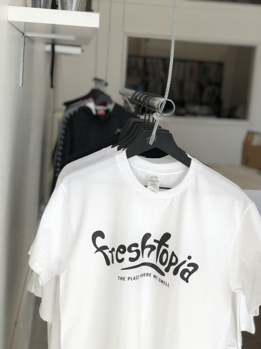 freshtopiava's tweet photo. We’re open from 12-11p ET today! Pricing some #45s for purchase! LIVE SHOWS #freshradio studios 1p ET @djbeeonline | 5p ET @djpuffdragon | 9p ET @kejamarketing  #amradio | 10p ET #djbee | Deals on merch and more! #freshtopia #freshtopiava #parkplace #souldistrict #liveon35thst https://t.co/VcqWADVM54