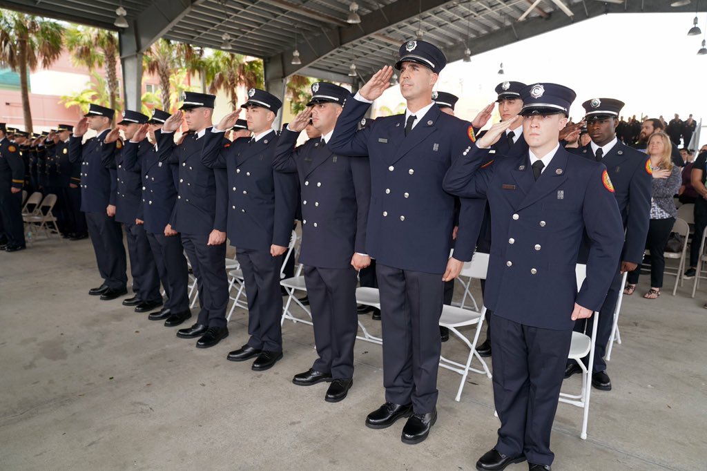 MiamiDadeFire's tweet photo. 16 new #MDFR firefighters received their badges on Friday during the #MDFRClass136 graduation ceremony at the MDFR Training Center. MDFR wishes them a long and safe career. #MDFRGraduation
📸: https://t.co/VK4DhYN8QL https://t.co/8WGpBQqNkU