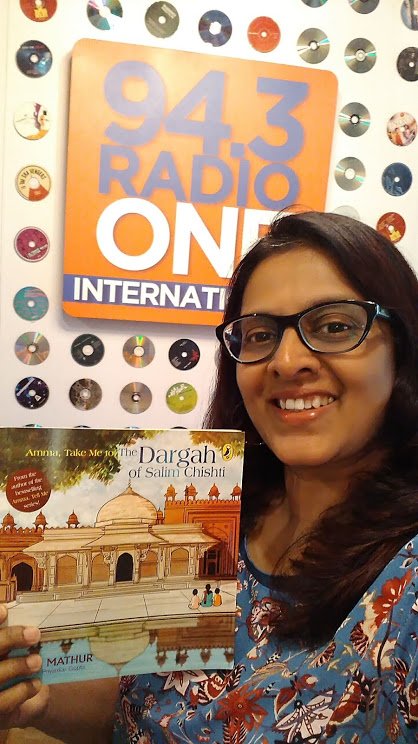 anitaondemand's tweet photo. Tunein 9-10am Sun 27th Jan'19 to #Chillweekends #Weekendbookshop on @943RadioOne #Mumbai #Delhi #Bangalore as we are in conversation with #author @BhaktiMathur she's just launched her #newbook #Ammatakemeto #TheDargahofSalimChisti from @penguinrandom @PenguinIndia @PuffinBooks https://t.co/XIslBlRTHt