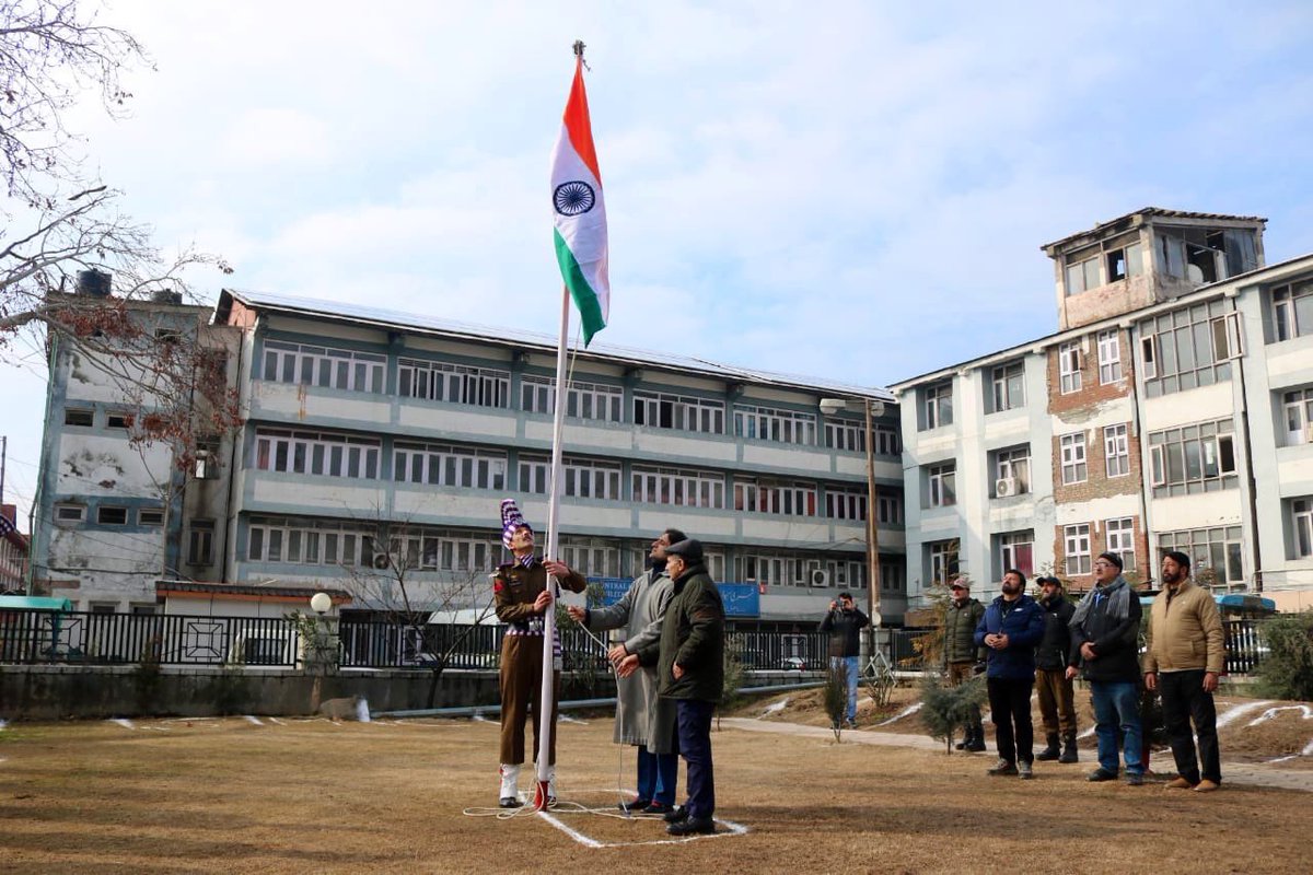 singharun533's tweet photo. Hearty congratulations n best wishes to Mayor @Junaid_Mattu of @smc_srinagar 4 hoisting national flag for d frst time in corporation building on #RepublcDay @Ibne_Sena can’t see ny tweet 4m @OmarAbdullah @MehboobaMufti while hoisting National Flag @dograjournalist @AsYouNotWish https://t.co/o9J1d0jEIb