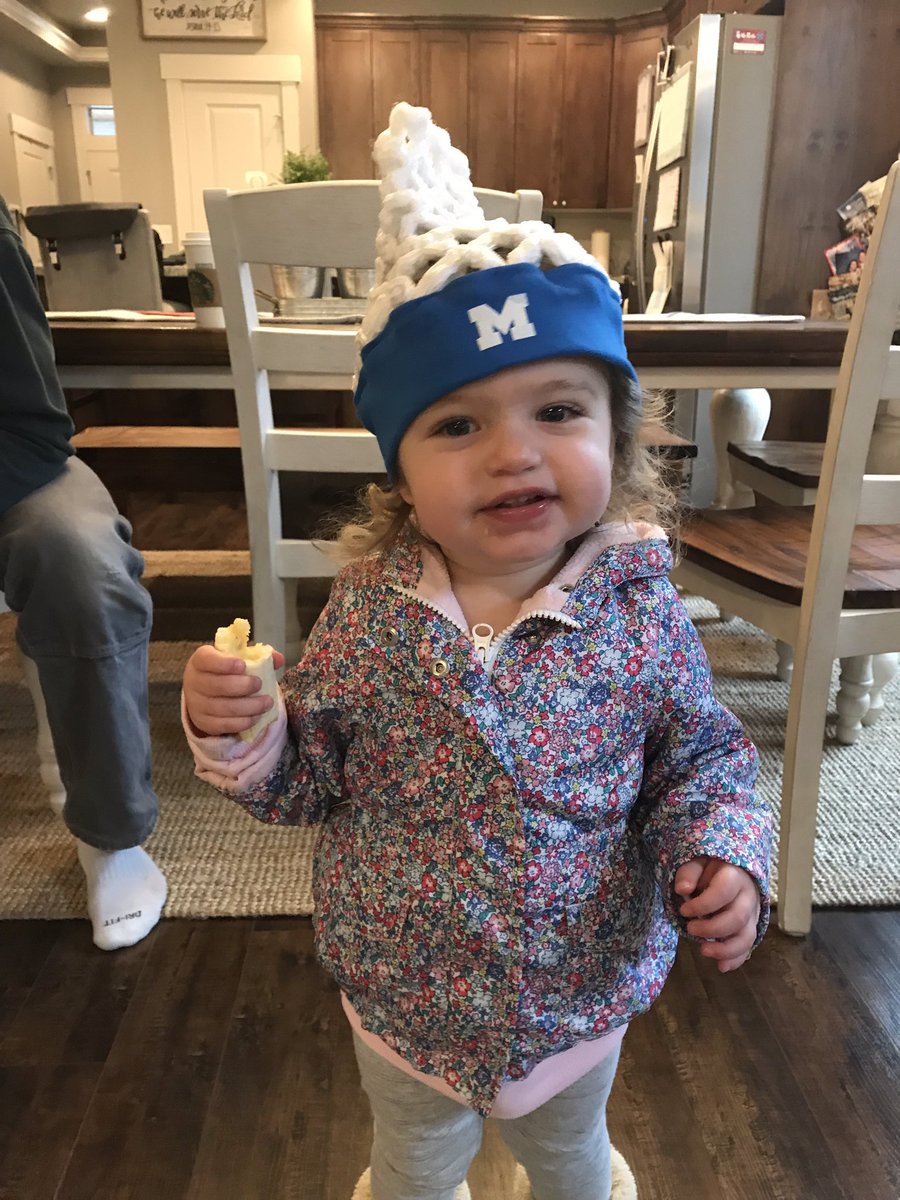 McNaryBoysHoops's tweet photo. Come join McNary’s biggest fan at tonight’s game against Mountain View at HOME at 5:00pm! #gocelts https://t.co/8CDoNgvJGj