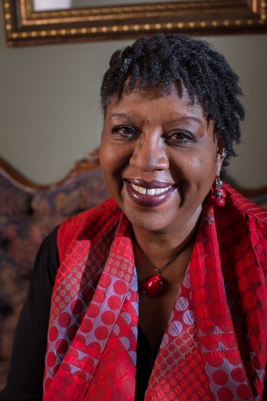 A cover reveal first - online and in the real world - for ORDINARY HAZARDS, a memoir by Nikki Grimes 100scopenotes.com/2019/01/26/exc… #ALAMW19 #ALAMW2019