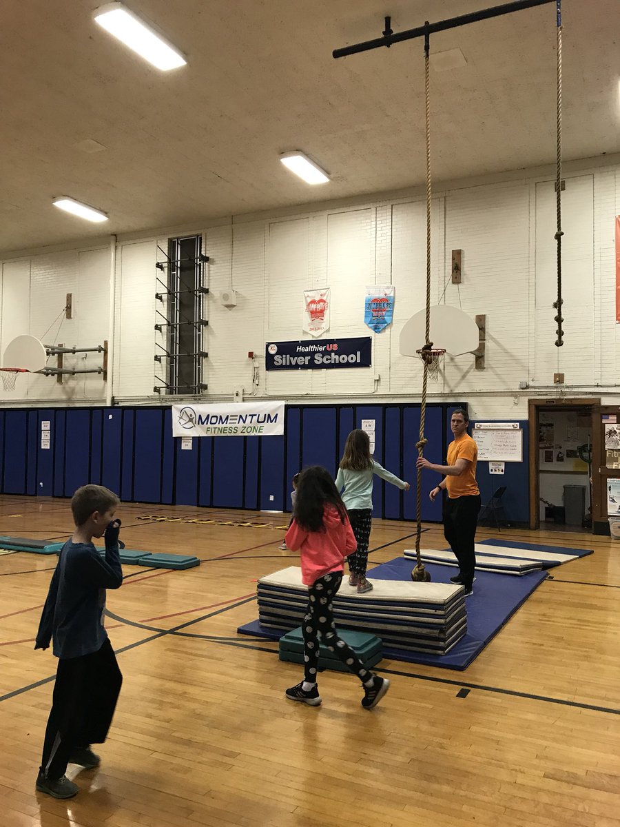 IrvingBerwynPE's tweet photo. Posting a little late, but despite the cold weather, the Irving community attended the Family Fitness Night. Special thanks goes to the staff who helped out at each station, PTO for the wonderful prizes, and the families for enduring the cold and promoting healthy habits! https://t.co/PPtvkl0IfC