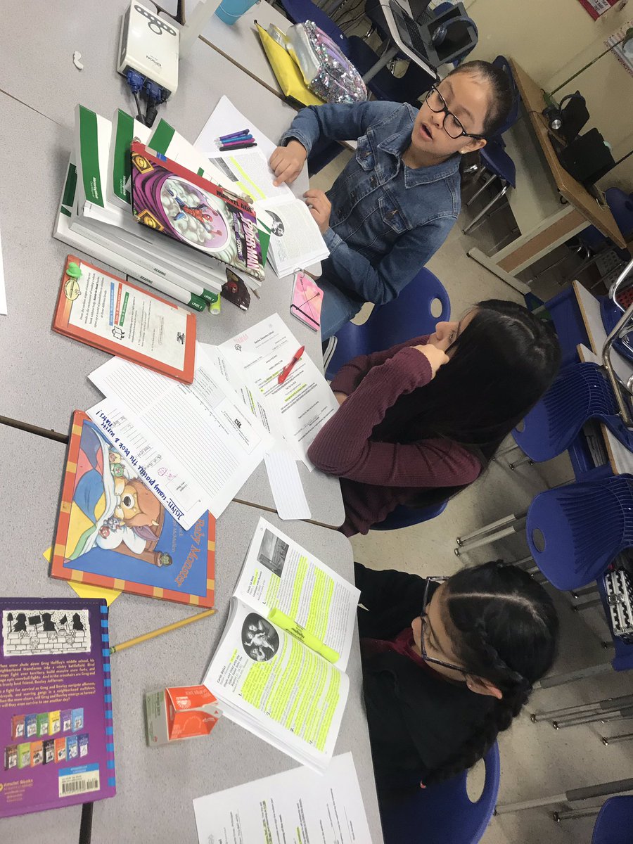 NLPerez3's tweet photo. Dedicated Teachers + dedicated scholars = ⭐️⭐️🌟⭐️⭐️⭐️  #SoaringInExcellence #GameChangers #ActGoDo https://t.co/MyOMLf9EZ9