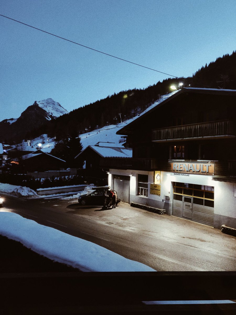 _Aishy's tweet image. Bien arrivé à Morzine, demain ça va rider avec @AxouLefevre ! #ShotonOnePlus