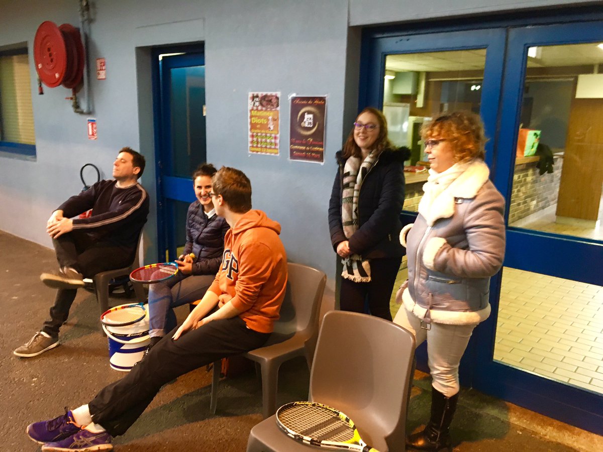 TC_Valencin's tweet photo. Animation Galette des rois ce 26/01/19 👍 au TC Valencin
Sur le terrain : parents contre enfants 
Autour du bar : cidre 🍾 et galette  pour les parents et jus de fruits et galette pour les enfants 🥤 https://t.co/qdUNkTGza1