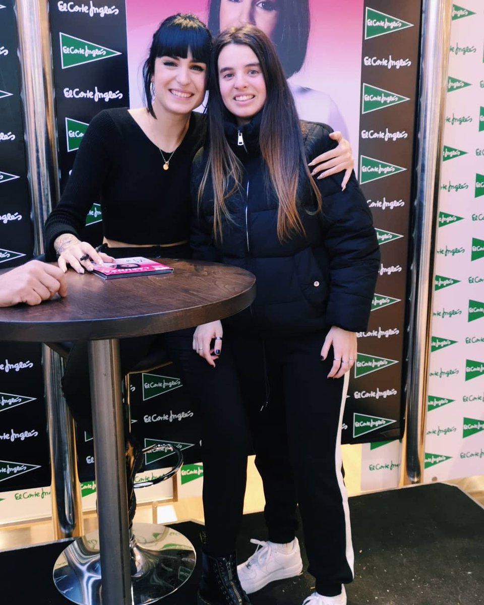 olaiagx's tweet photo. "I'm tryin' to hold my breath
Let it stay this way, can't let this moment end".

Gracias natalia.ot2018 por ser tan maravillosa, tan simpática, tan amable. Gracias por ese abrazo que… https://t.co/cDr2mWpd90

Eternamente agradecida @natalialot2018 ❤️

#NataliaFirmaEnBilbao https://t.co/gxpyAxnvn4