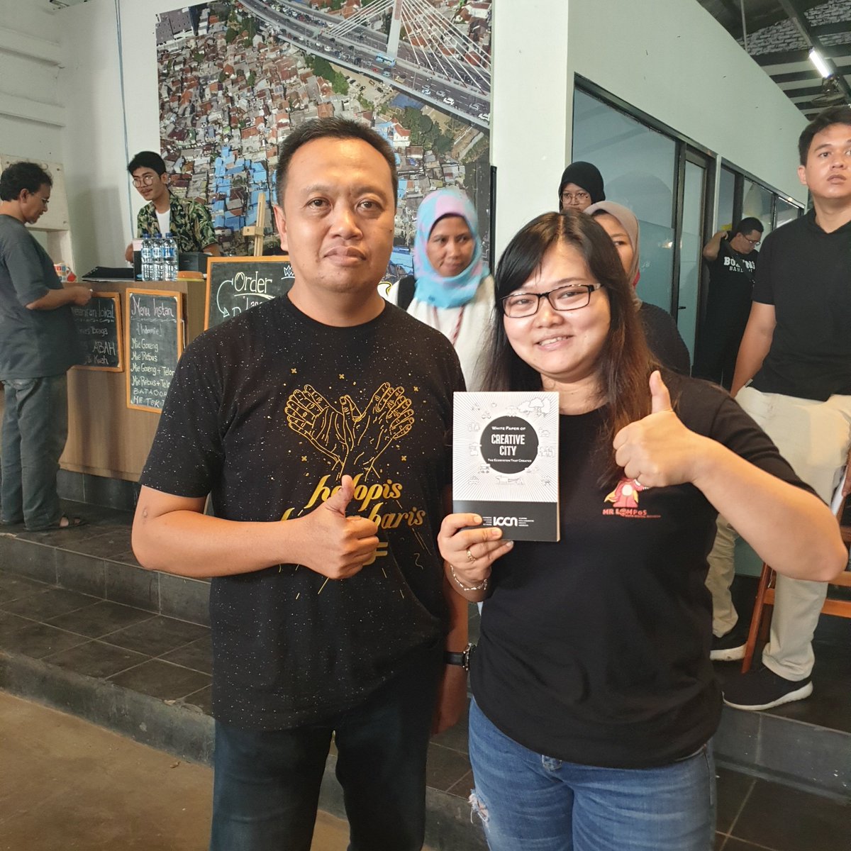 mrlempos's tweet photo. Creative city dibangun oleh orang yg masih perduli dan sadar untuk jadi berguna bagi generasi berikutnya.. bener bener inspiratif.. @thebothsides Mr Arip https://t.co/s4jjj4bzaq
