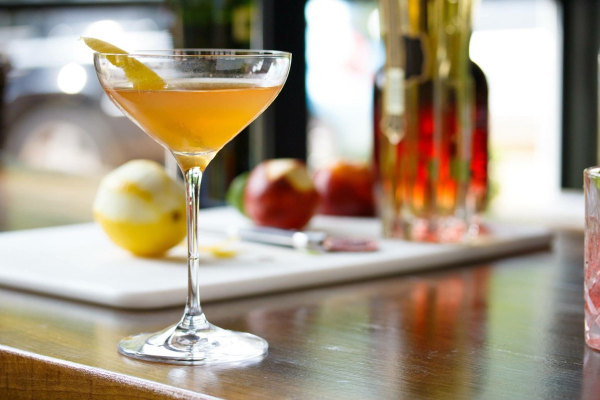 Psst! Hey, you!🗣 Did you know that we offer half-priced wine by the glass + beers and $9 signature cocktails every Saturday + Sunday during brunch from 10a-3p? It's go time!🥂