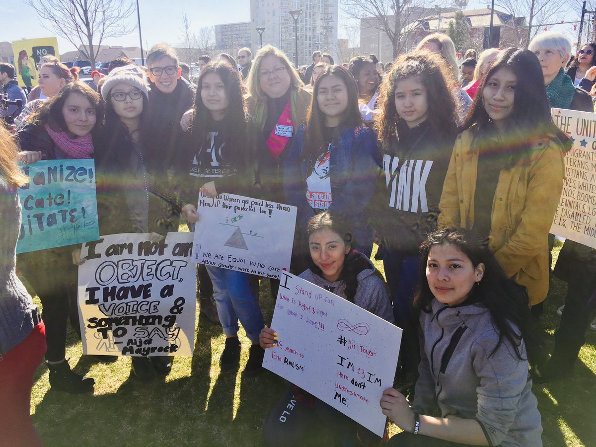 circledeluz's tweet photo. Excited to bring our class of 2023 girls to experience such a momentous event! #charlottewomensmarch TY to our #classcaptains for taking the time and teaching our girls the meaning of marching today! #womenempowerment #womenunitedmarch #womenunited2019 https://t.co/oCR8g773WQ
