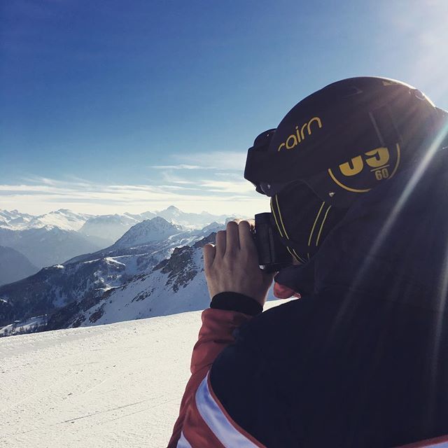 urbnacupuncture's tweet photo. The Alps 💛❄️ Mountain adventures with @vagabarned 
#alps #frenchalps #skiing #wintersun #snow #mountainadventure #restandrepair #clarity #mentalhealth #naughtyfood #wine #cheese #serrechevalier https://t.co/NOU0OWcmSl https://t.co/lRoGZpevlT