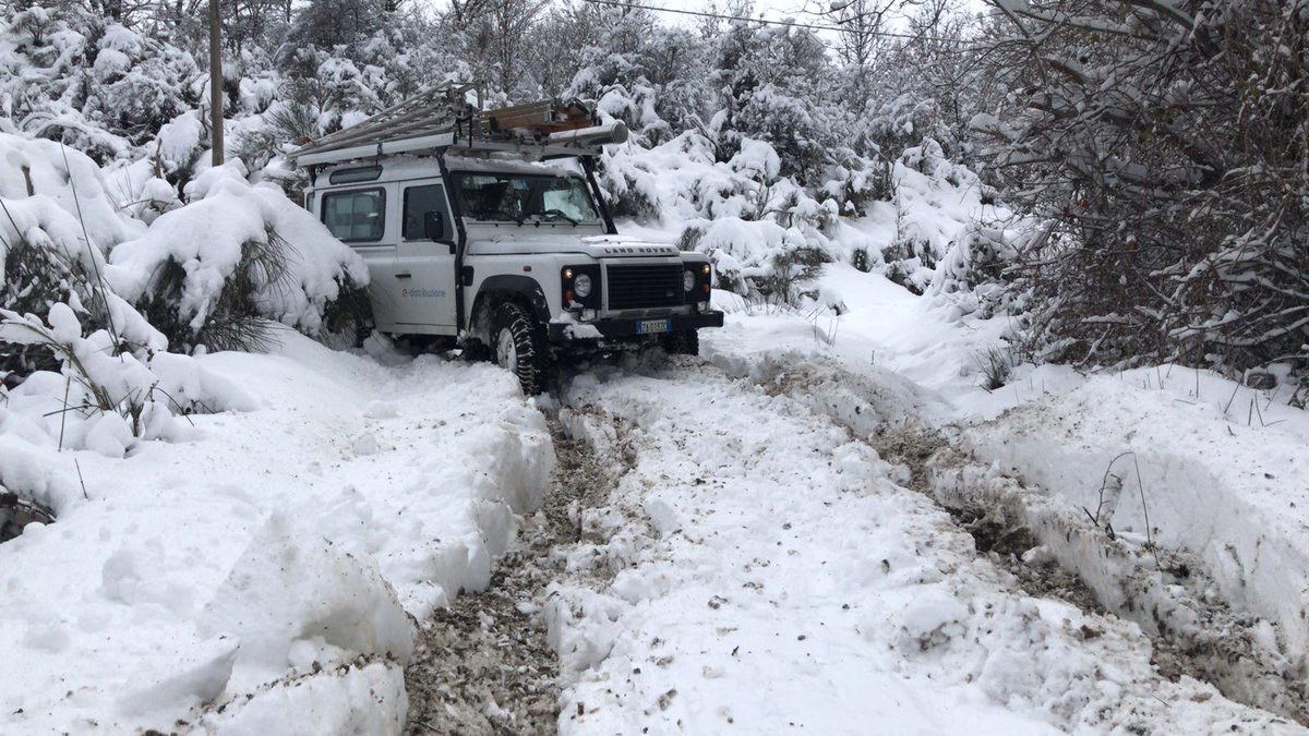 edistribuzione's tweet image. 🔴 Maltempo in Basilicata: prosegue ininterrottamente il lavoro delle nostre squadre sul campo. Da ieri rialimentati oltre 24.500 clienti in provincia di Potenza. Per approfondimenti clicca qui 👉 bddy.me/2RhYGHh