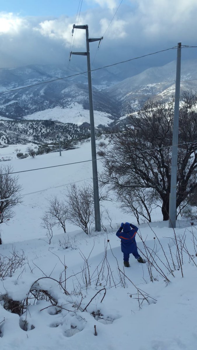 edistribuzione's tweet image. 🔴 Maltempo in Basilicata: prosegue ininterrottamente il lavoro delle nostre squadre sul campo. Da ieri rialimentati oltre 24.500 clienti in provincia di Potenza. Per approfondimenti clicca qui 👉 bddy.me/2RhYGHh