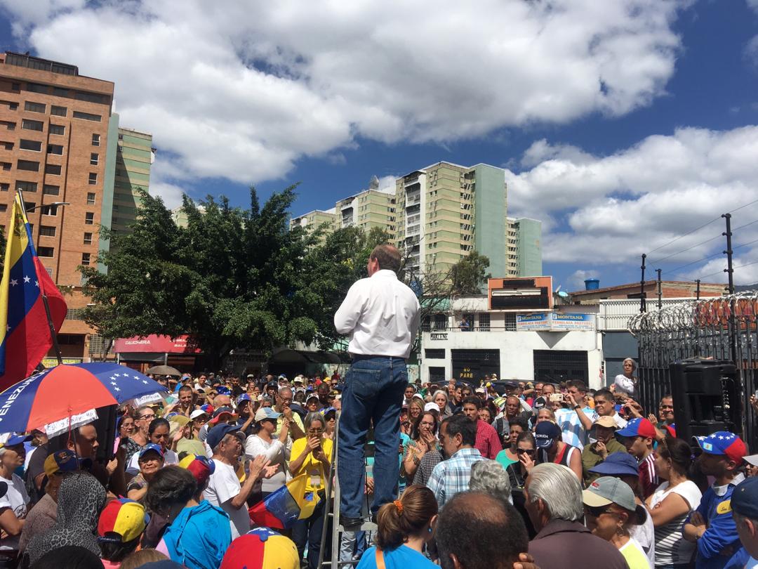 Desde temprano se activaron Asambleas Populares por toda #Caracas. Donde tuvimos consultas públicas sobre la ley de amnistía. 

¡Seguimos avanzando! 

#VzlaEnAsamblea 
#26Ene