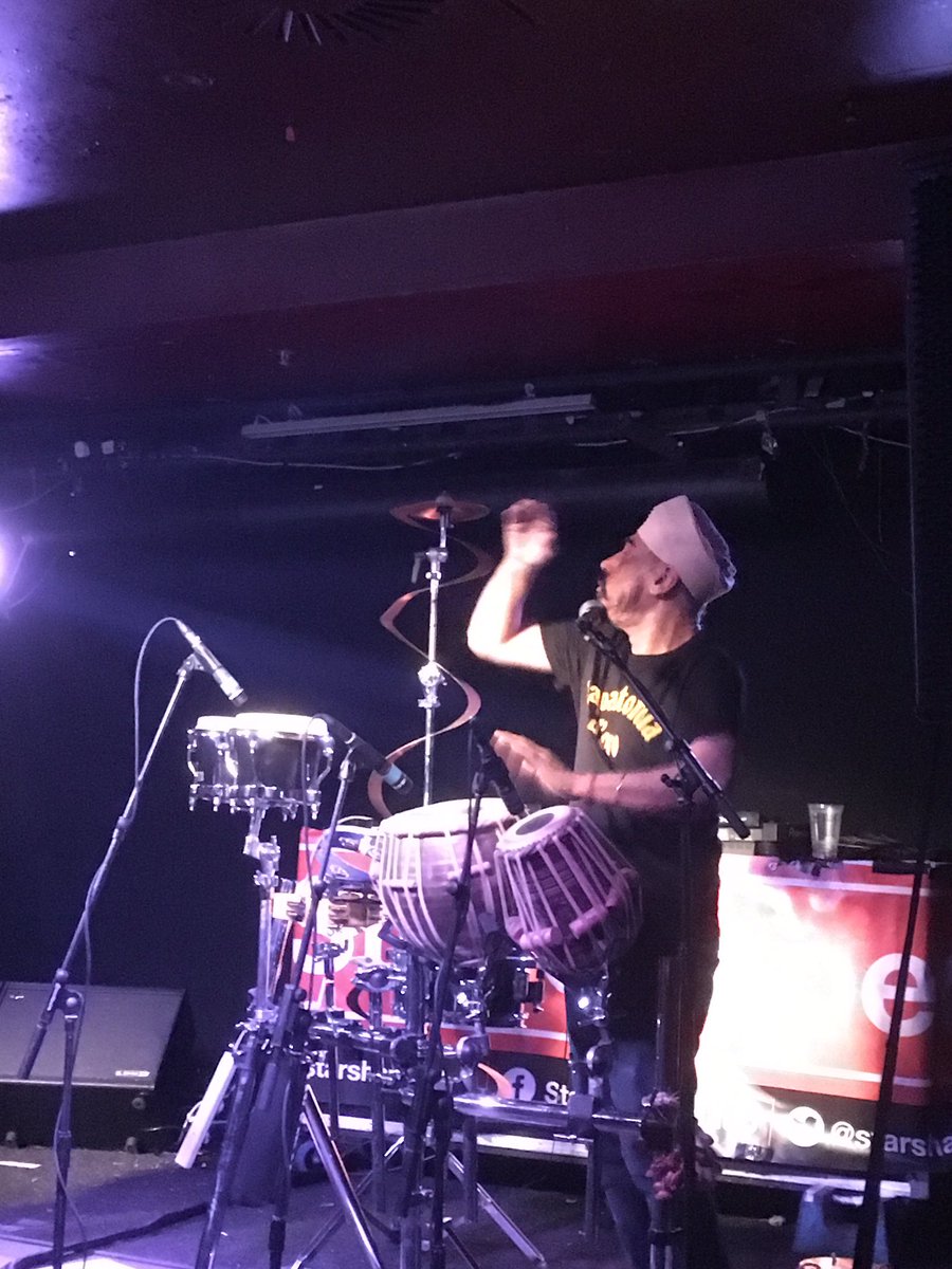 Cardinologistuk's tweet photo. 10 min of @azizibrahim56 @InderGoldfinger @Silverfinger01 preforming Fools Gold London 25/1/19 pure quality https://t.co/rqAqFwvMtt 👏👏👊✌️#azizibrahim #indergoldfinger #silverfinger #ianbrown #london #foolsgold #stoneroses #monkeybusiness #vibes @StarShapedClub https://t.co/7pcG6JkeVv