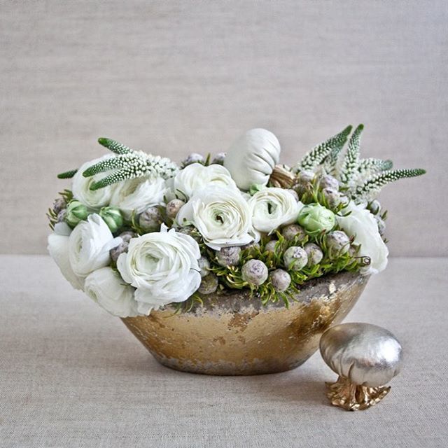 PlushPumpkin's tweet photo. White @plushpumpkin Our little lambskin truffles for a special touch to fresh flowers #luxurydecor #fresh #floraldesign #truffles #velvetpumpkins #plushpumpkin #italianlambskin #holidaydecor #tabletopdecor https://t.co/qgkNiCMARl https://t.co/wWhRE9Zokj
