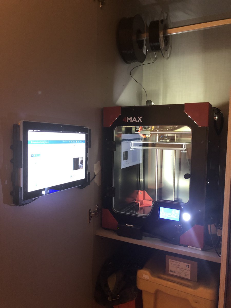 lionellvp's tweet image. Hab dem Schrankdrucker nen Interface gebaut, was im zugeklappten Zustand dem Repetier Server nen Zoneminder Webcamserver stellt. #repetierserver #3Dprinting #zoneminder