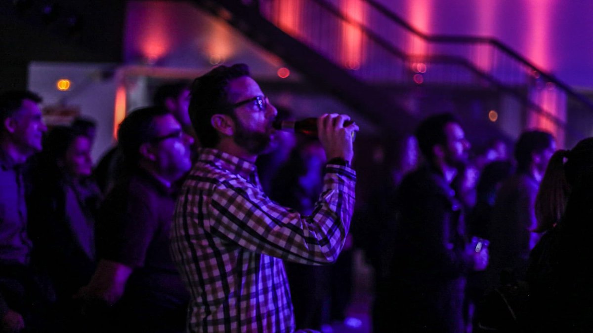 ¡Nos rendimos ante <a href="/Discolaspalmera/">Disco las palmeras!</a>! Gran noche de #LosIneludiblesdeAlhambra <a href="/Alhambra_Es/">Cervezas Alhambra</a> #MomentosAlhambra