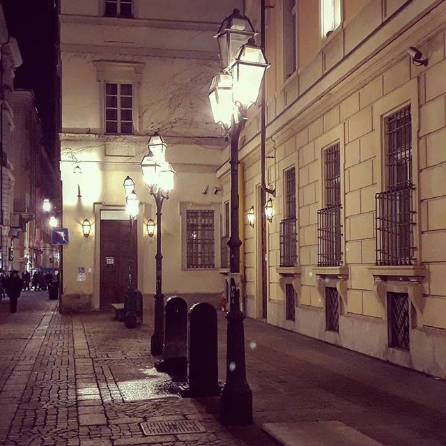 Walking by night
.
.
.
#streetofturin #torinostreets #torinobynight #angolinascosti #turet #esplorando #torinoèlamiacittà #scopritorino #lights #torinomonamour bit.ly/2ReL8wo