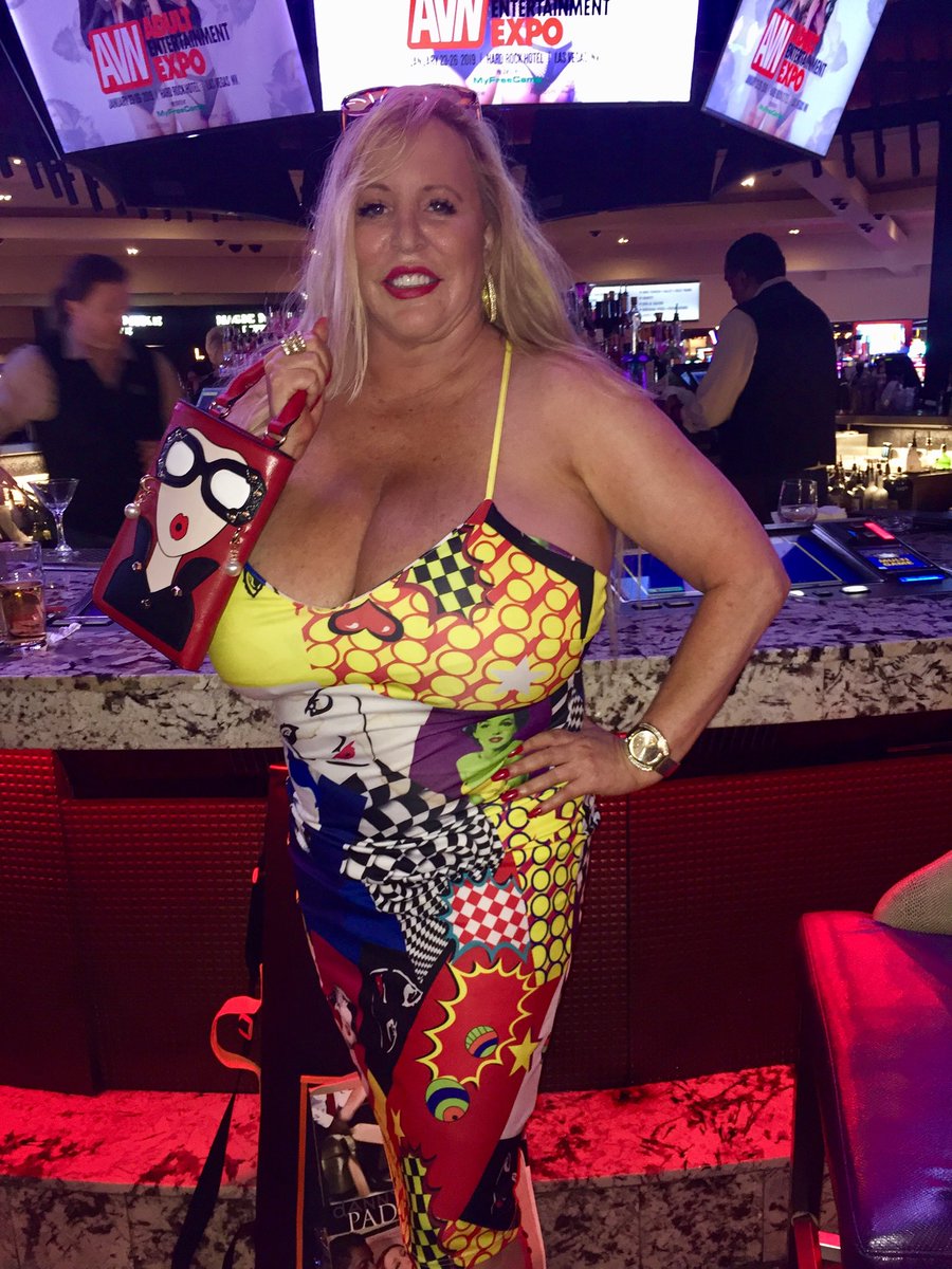 Europe DiChan on Twitter: "Having fun at AVN #BigTits #LasVe