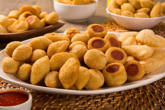 Itspedrito's tweet photo. Salgadinho // Biscoito https://t.co/QBus8q4UfP