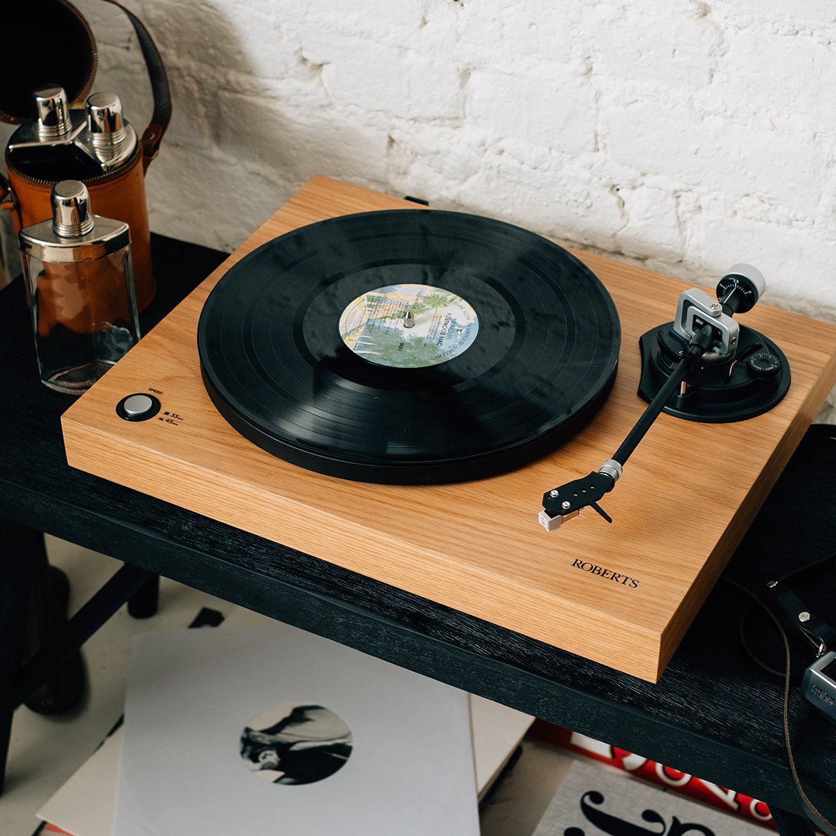 RobertsRadioUK's tweet photo. Fill your home with the rich sound of authentic vinyl. With a built-in stereo preamplifier, you can use the #RT100Turntable with just about any audio product with a spare auxiliary input — sound systems, radios, multi-room speakers; or your existing Hi-Fi. #Vinyl #Records https://t.co/jbnynZtYhR