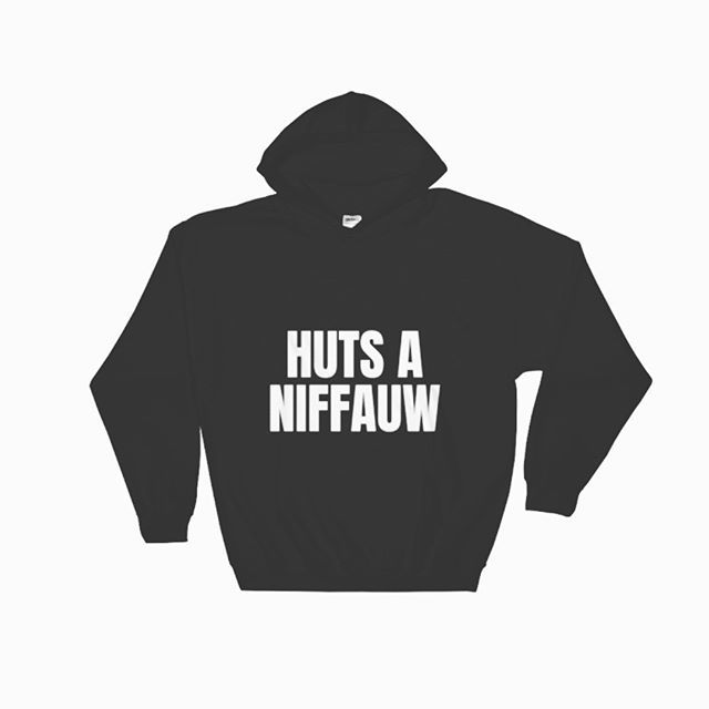 ozhan_ates's tweet photo. Huts a niffauw!! #huts #hutsaniffauw Doe normaal a niffauw krullen op me hoofd en ik space a niffauw

#hoodies #streetstyle #hozzelen
#dutchrap #dutchhiphop #lekka #reallez https://t.co/tShcUmbrAd