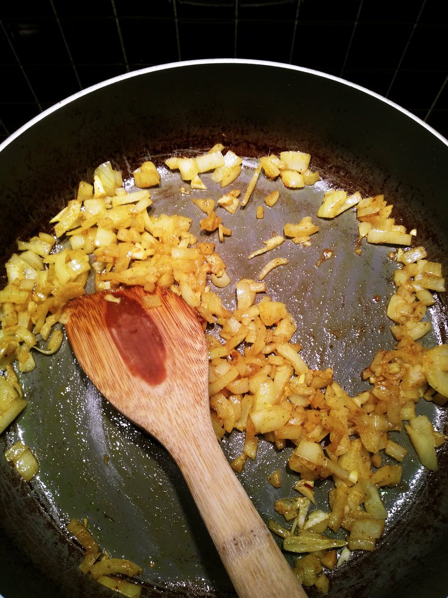 cheffydaddy's tweet photo. Pressure is on. We eventually decided against a takeaway this evening, so whipping something up that is hopefully as satisfying... #SaturdayNight #nomnomnom #fakeaway https://t.co/OoW78DLEDk