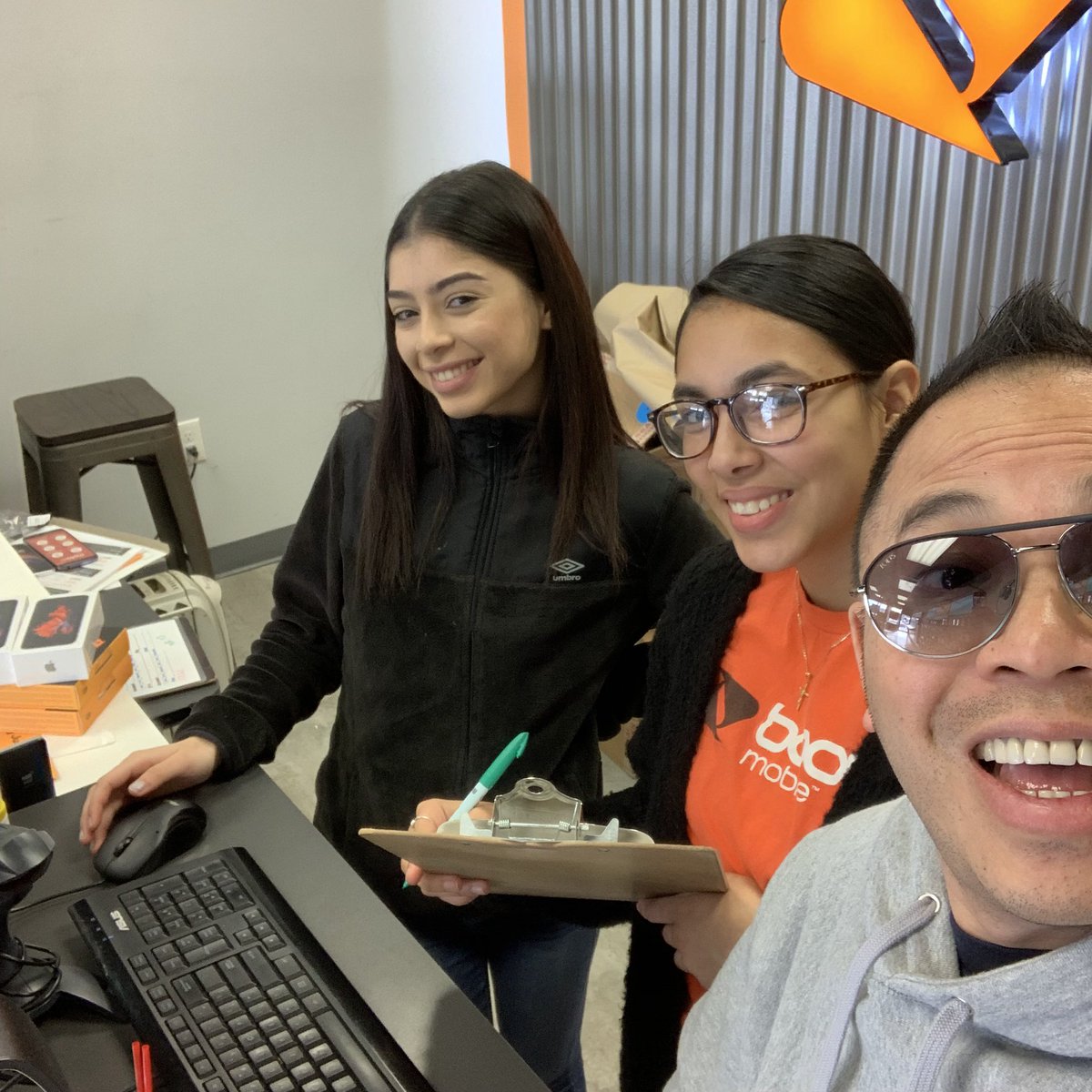 vtruongcao's tweet photo. Call ⤵️ Sell ⤵️ Repeat 🔄 🙂📞🛍📲#SmileAndDial #ByeCricket #MidAtlanticGrind #FamilyFirst #PhillyHustle #VIPwireless @spgjamieb @SMcgowan763 @JayMiglionico @Eric_K_Wong @SPG_Barwell https://t.co/yYBlac8uej