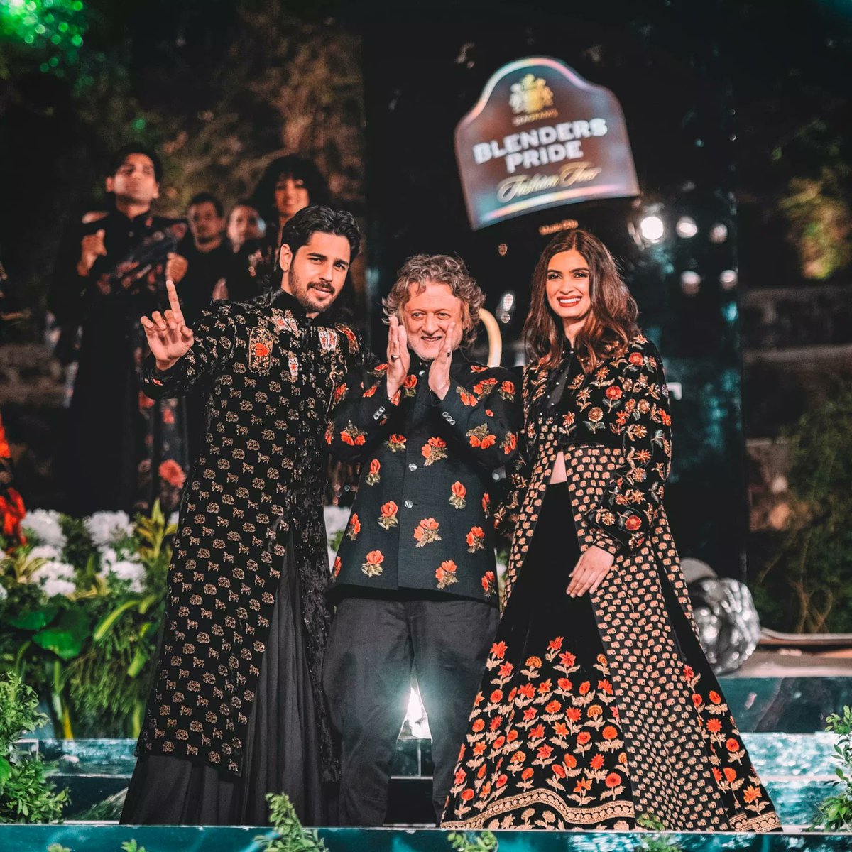 cinegossp's tweet photo. New HQ Pic (2) 📸 @SidMalhotra &amp; @DianaPenty For @rohitbal_'s #BlendersFashionTour In Mumbai
#MyHeritageMyPride
#MyStyleMyPride
#BPFT https://t.co/IiRO9H9GxG