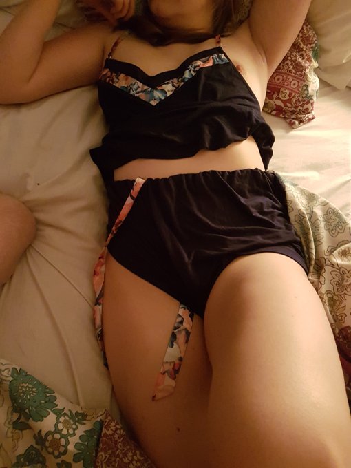 Horny! Wanting a big cock up me... https://t.co/IDpKoxAr4n