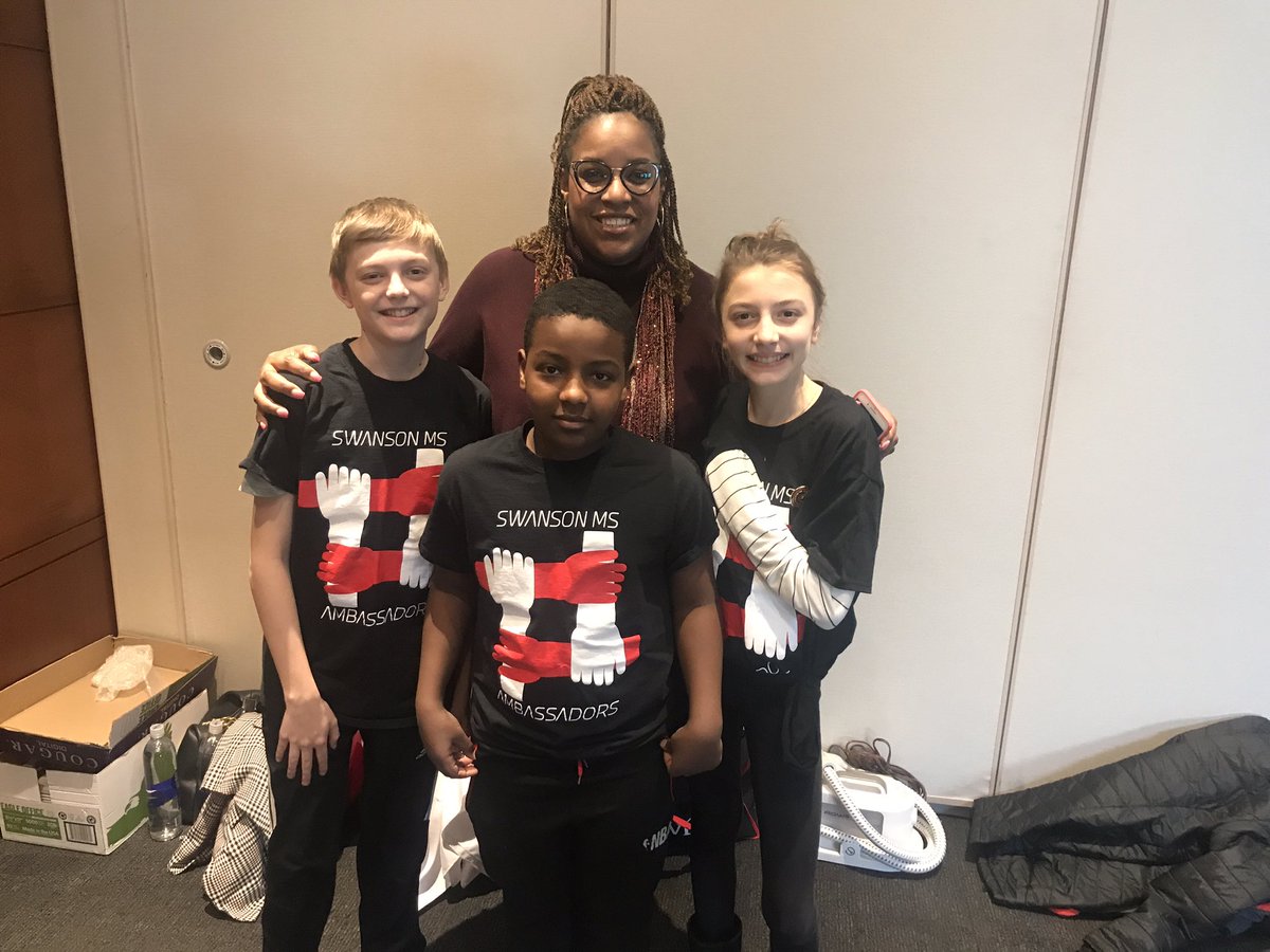 Admirals_PVL's tweet photo. Today, some of our Swanson Ambassadors are volunteering at the 100th Anniversary celebration of Fire Station 8 here in Arlington. We are so proud of their service and commitment to our community! #APSgetinvolved #swansonsproud #swansonvolunteers https://t.co/sLkHsYAt6z