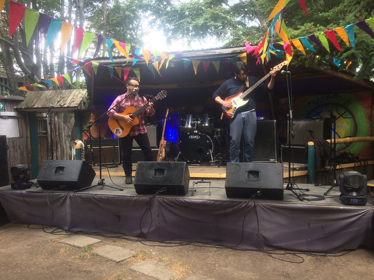 A pocos minutos de iniciarse una nueva edición del Festival Patagonia Clandesta desde el #EspacioNativo y el encargado de abrir la jornada será Julio Argen Diaz en el escenario #Mestizo.